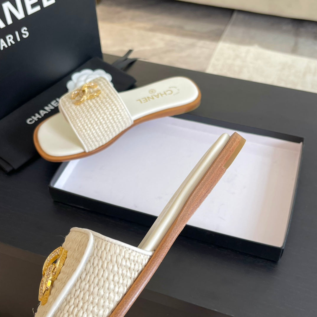 CHANEL Logo Mule Sandal 10mm White Lambskin 610370