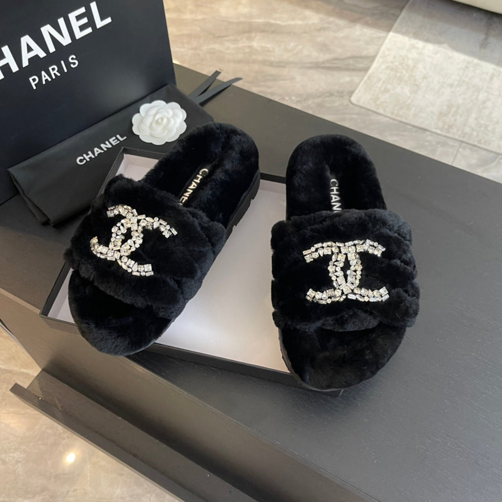 CHANEL SLIPPERS IN BLACK FUR