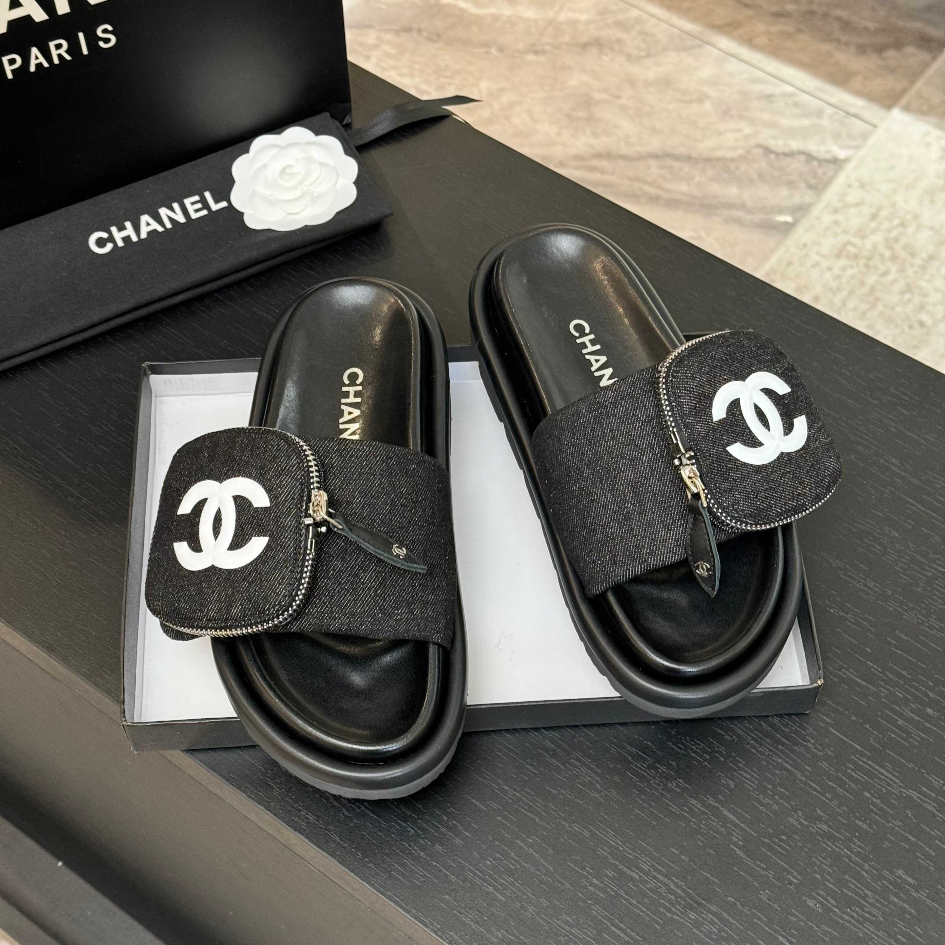CHANEL SLIDE IN BLACK DENIM FABRIC 45 MM