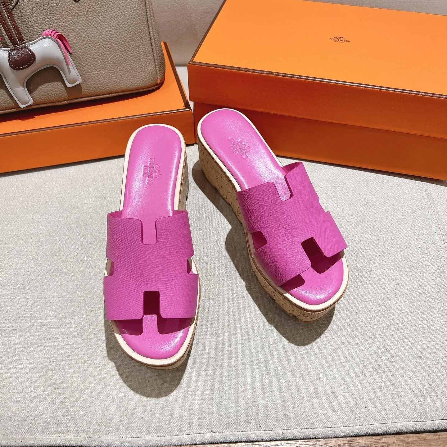 HERMES 25S HIGH WEDGE SANDALS IN PINK LAMBSKIN STYLE 24