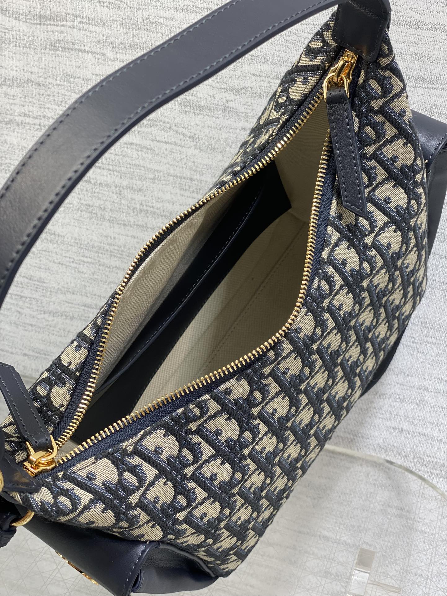 DIOR 25S MEDIUM D-DREAM BAG 24 IN BLUE  OBLIQUE JACQUARD AND SMOOTH CALFSKIN