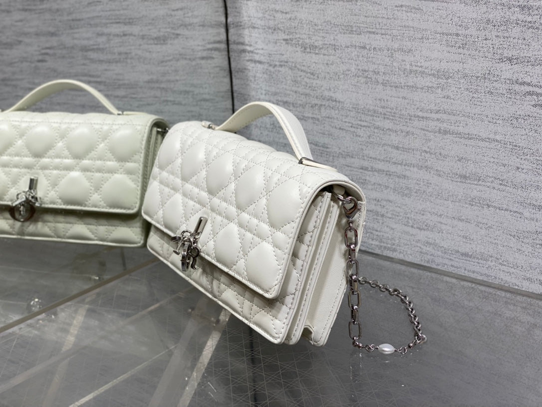 DIOR 25S  TALK PHONE POUCH 21 IN WHITE CANNAGE LAMBSKIN SILVER HARDWRE