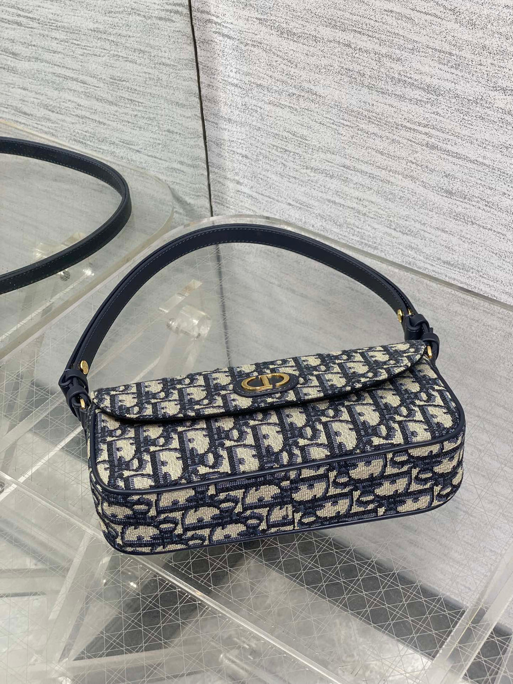 DIOR 25S 30 MONTAIGNE AVENUE BAG 23 IN BLUE CANVAS  OBLIQUE JACQUARD