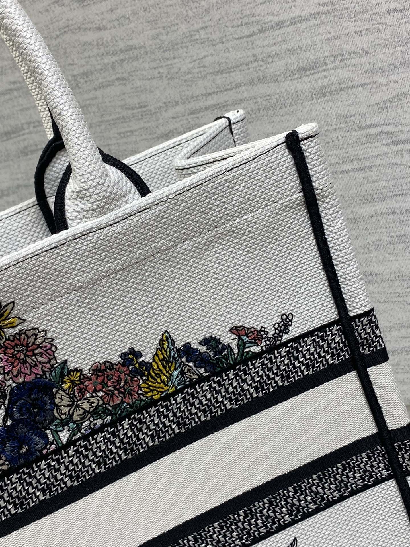 DIOR 25S LUCKY MEDIUM DIOR BOOK TOTE 36 IN WHITE MULTICOLOR DIOR STAR EMBROIDERY