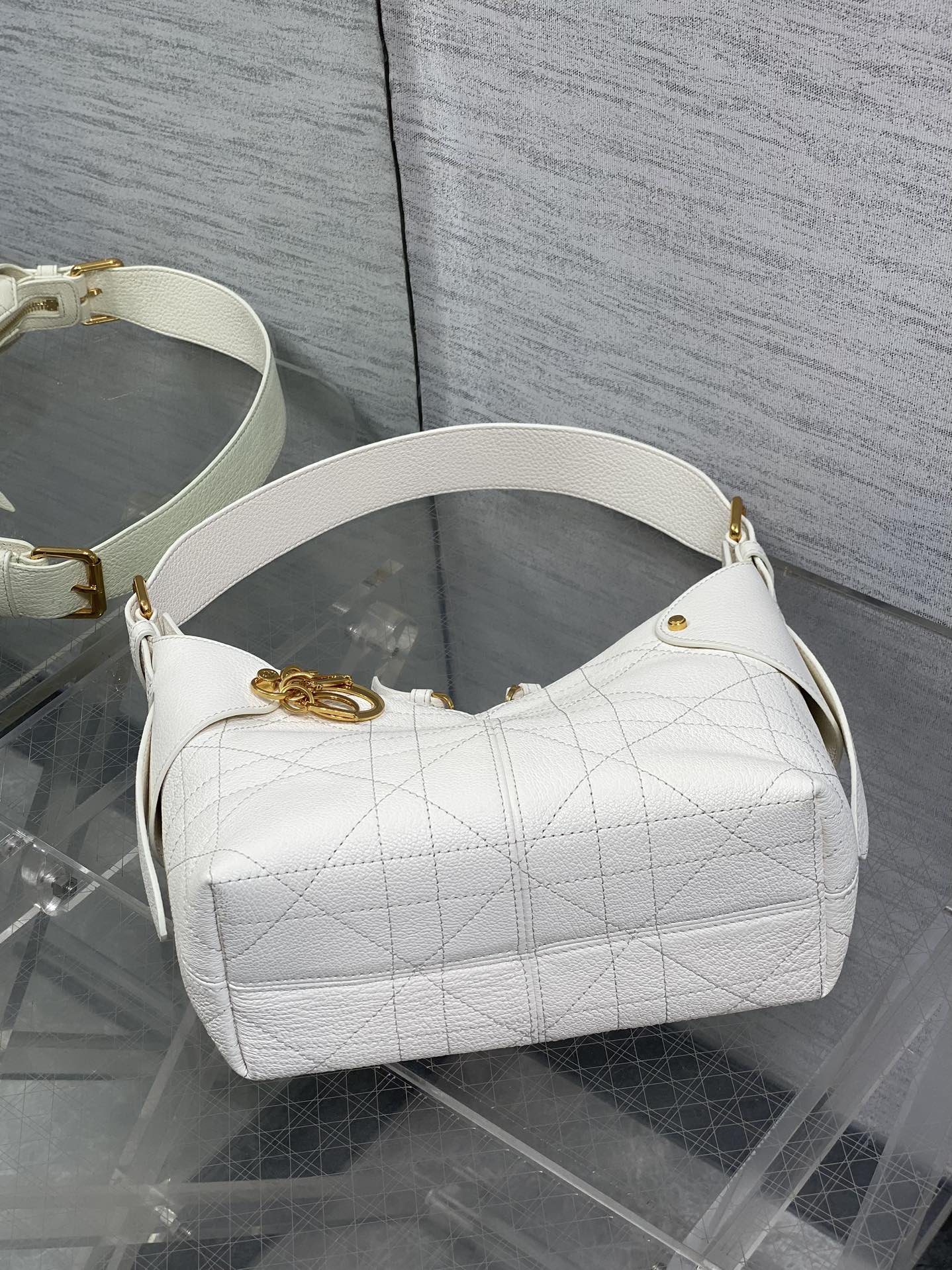 DIOR 25S SMALL VOYAGE BAG 23 IN IVORY FLAT MACROCANNAGE GRAINED CALFSKIN