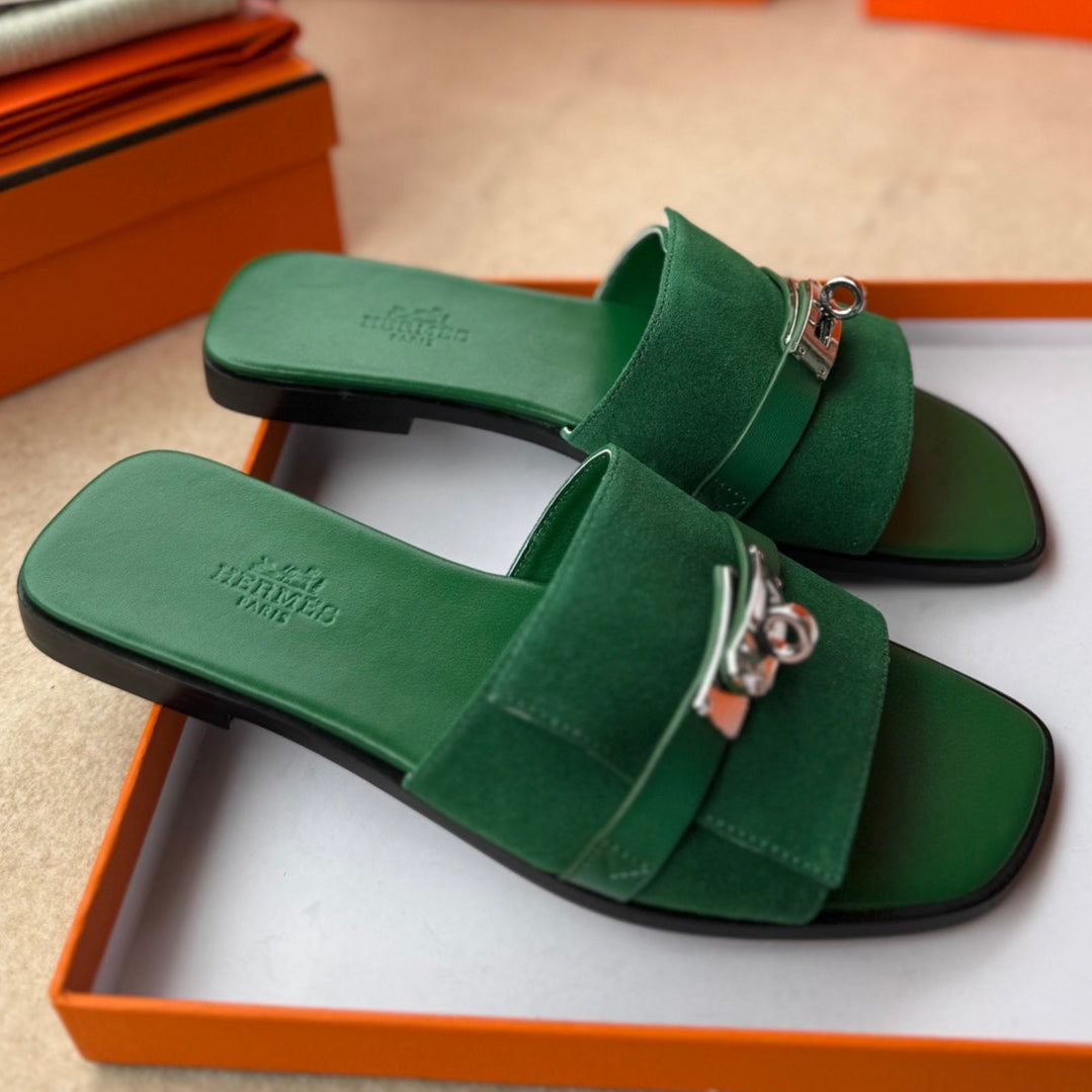 HERMES 0RAN SANDALS IN EMERALD GREEN CALFSKIN