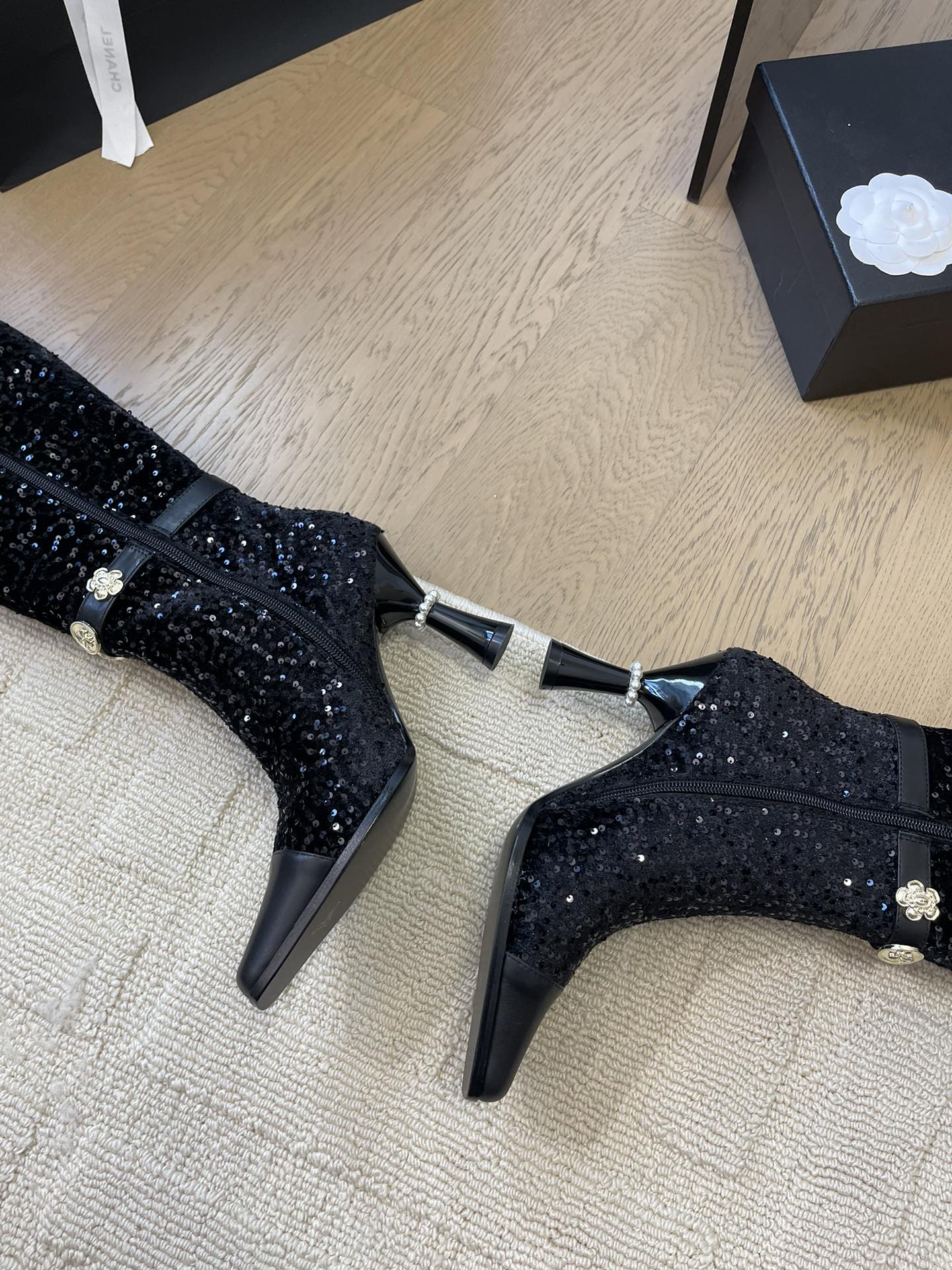 CHANEL KNEE HIGH BOOTS IN BLACK CALFSKIN AND SEQUINS