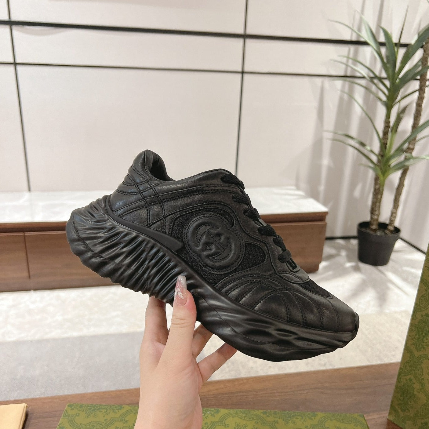 GUCCI RIPPLE SNEAKER BLACK