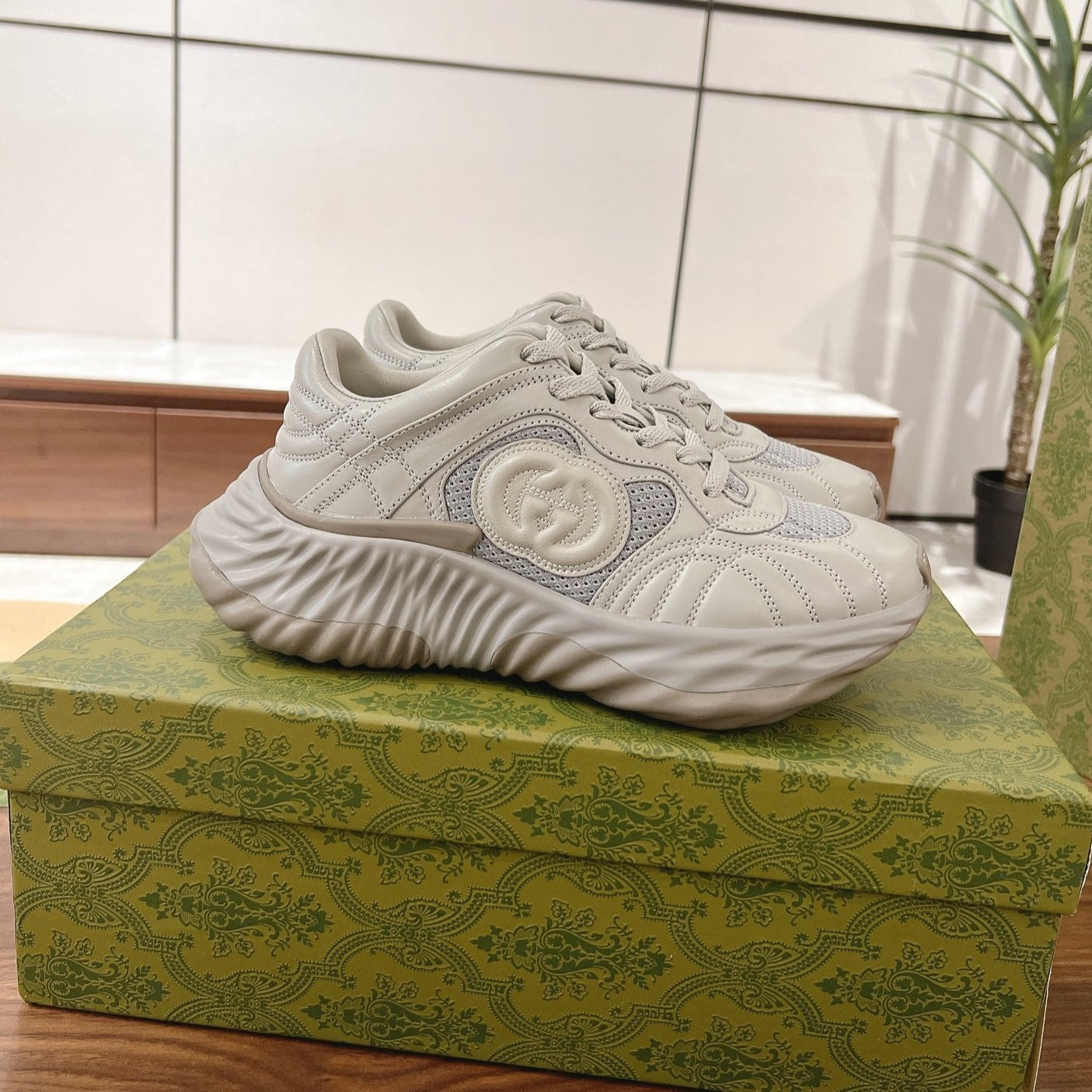 GUCCI RIPPLE SNEAKER CLOUD GRAY