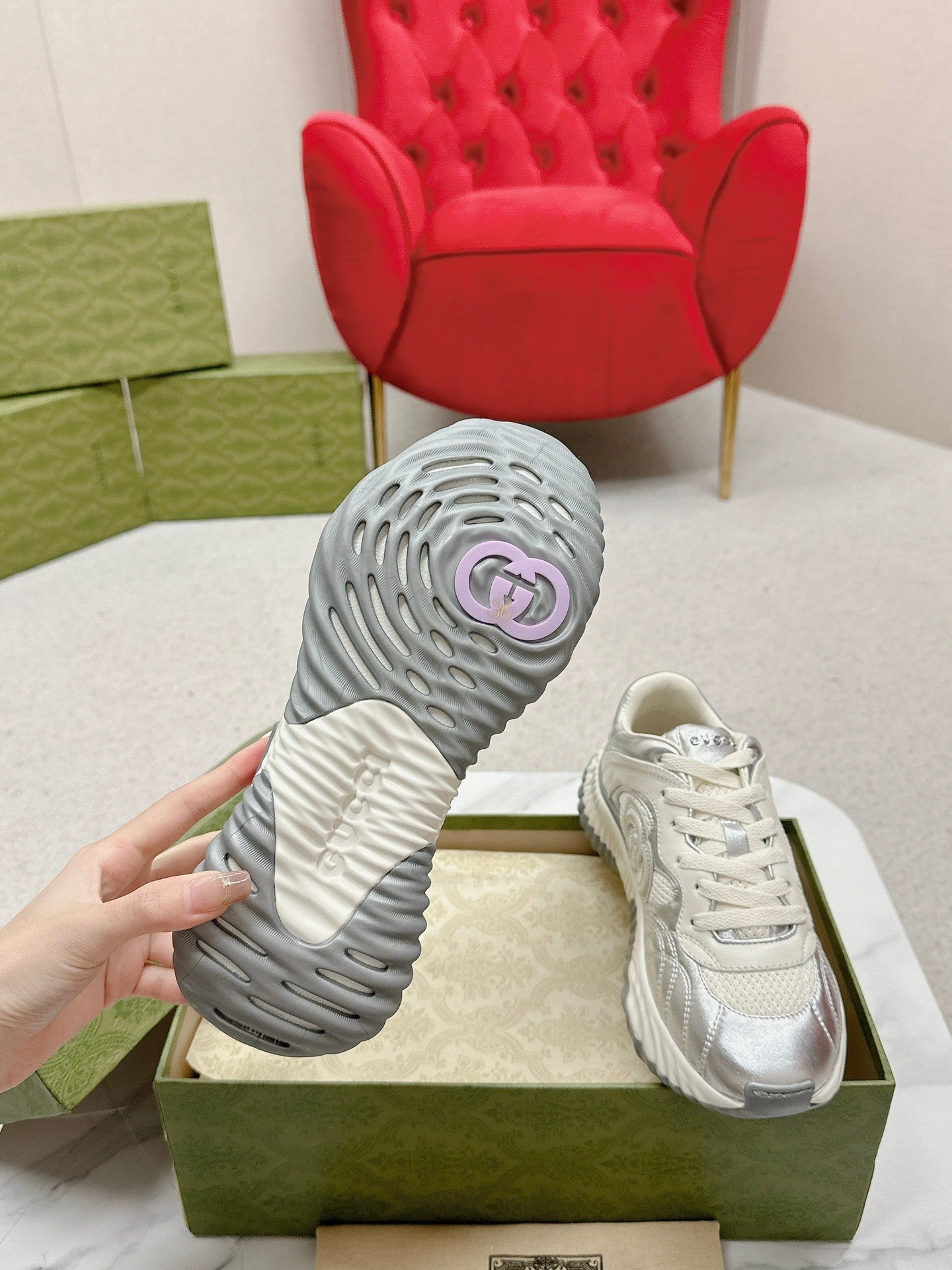 GUCCI RIPPLE TRAINER LIGHT SILVER LAMBSKIN