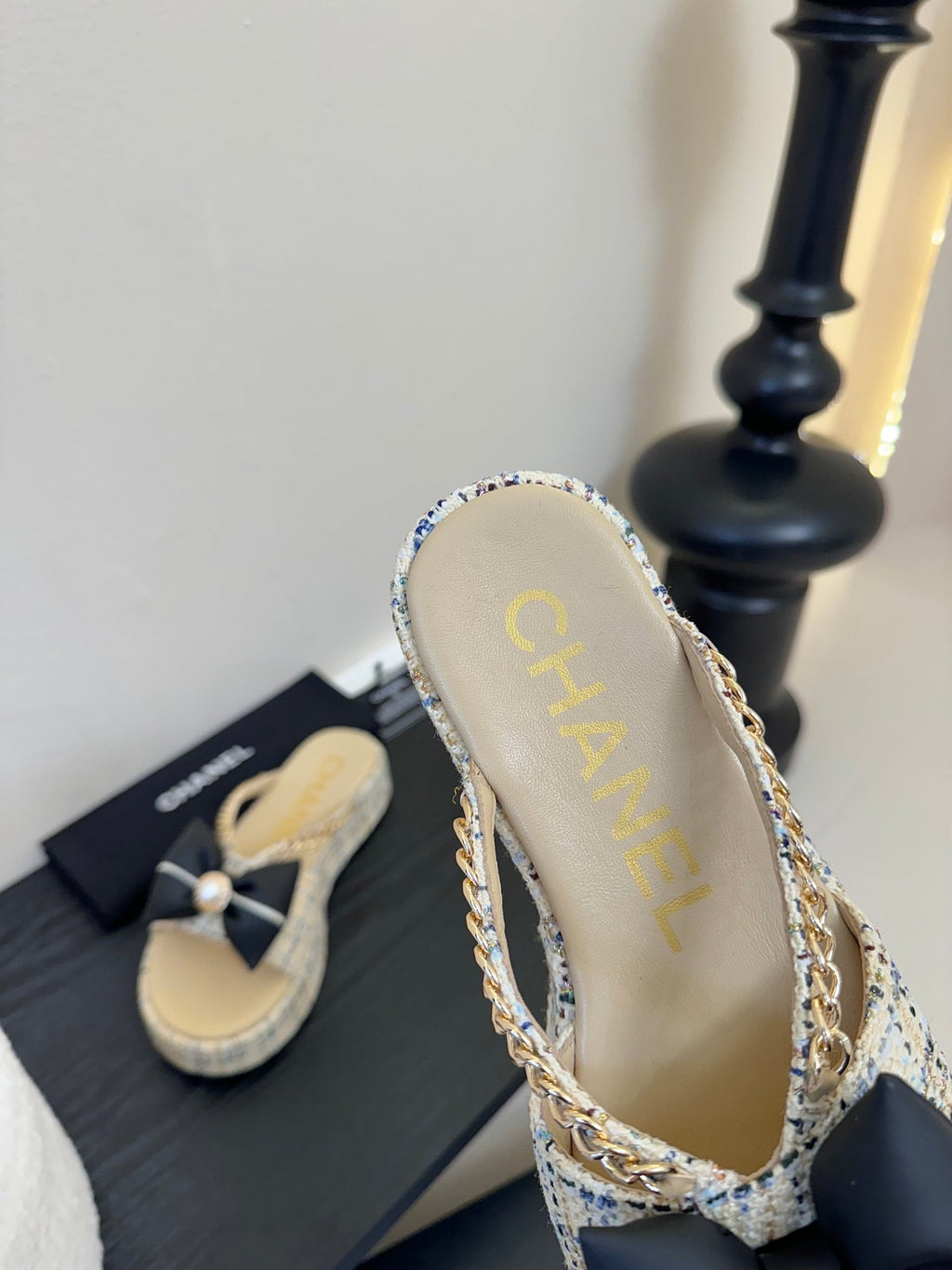 CHANEL PLATFORM FLIP-FLOPS IN BEIGE TWEED FABRIC