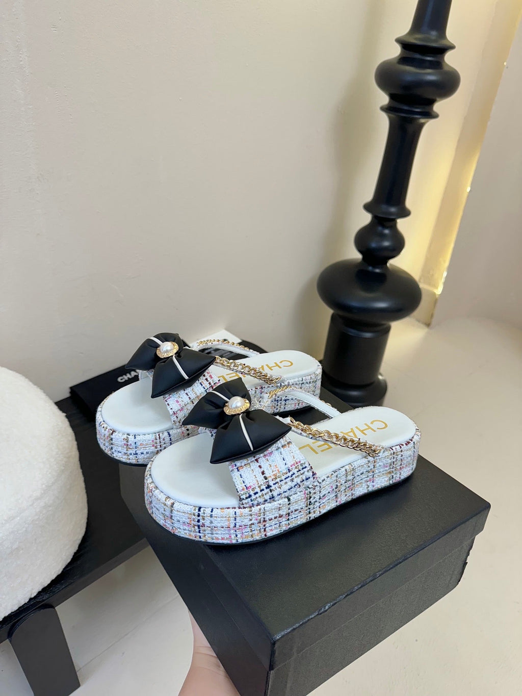 CHANEL PLATFORM FLIP-FLOPS IN WHITE TWEED FABRIC
