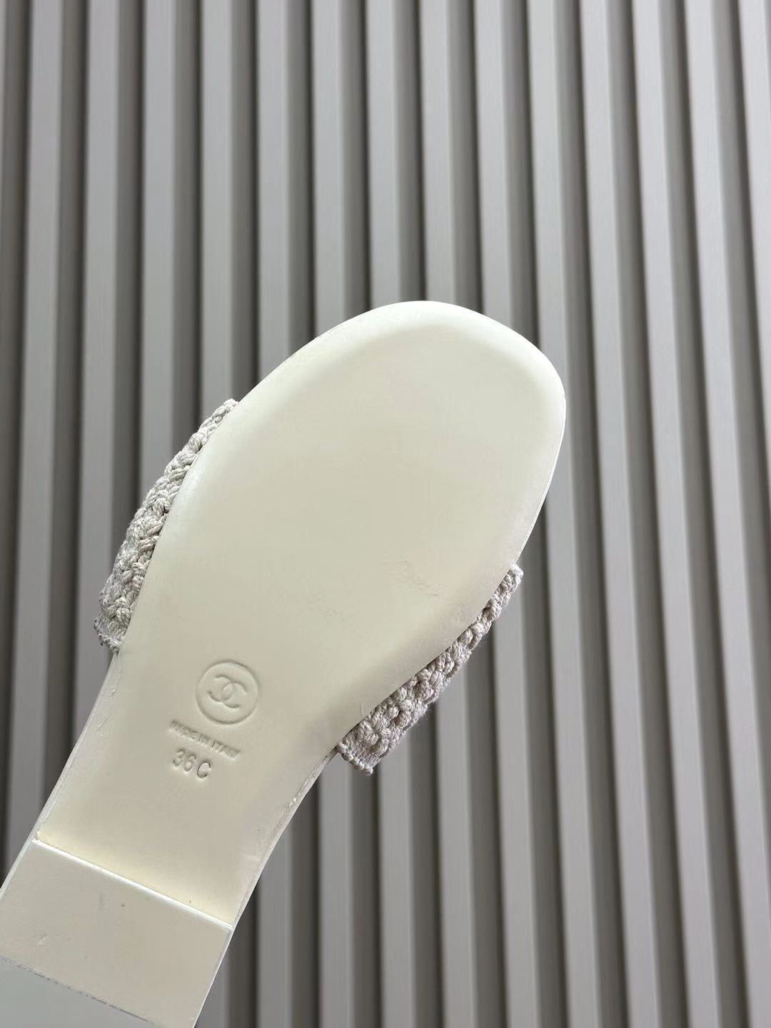 CHANEL WOVEN SLIPPERS WHITE COWHIDE SOLE