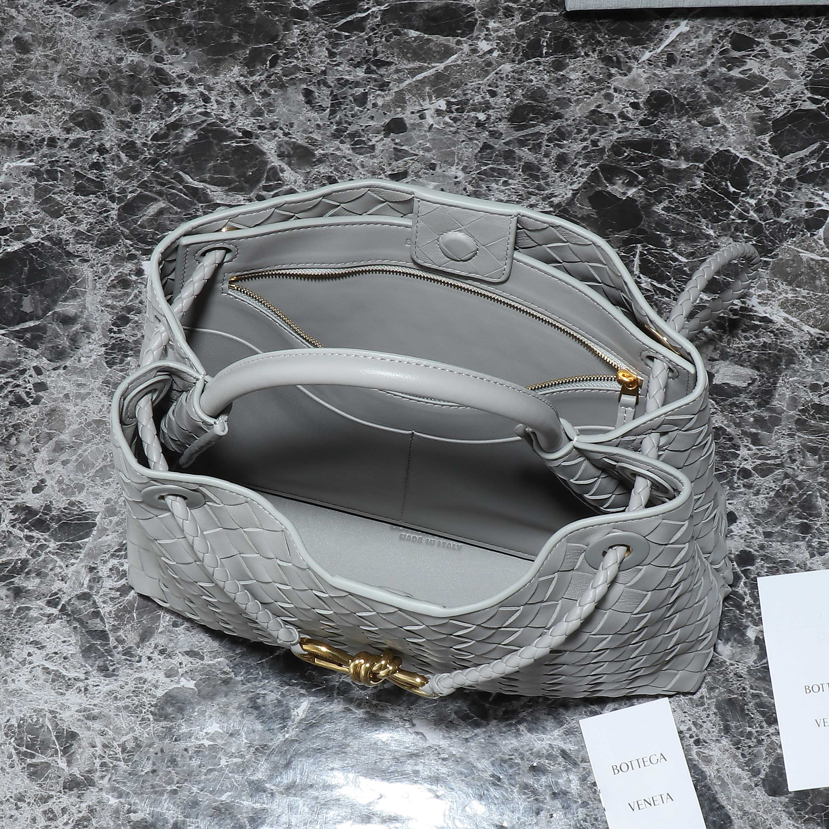 BOTTEGA VENETA MEDIUM ANDIAMO 32CM GREY LAMBSKIN