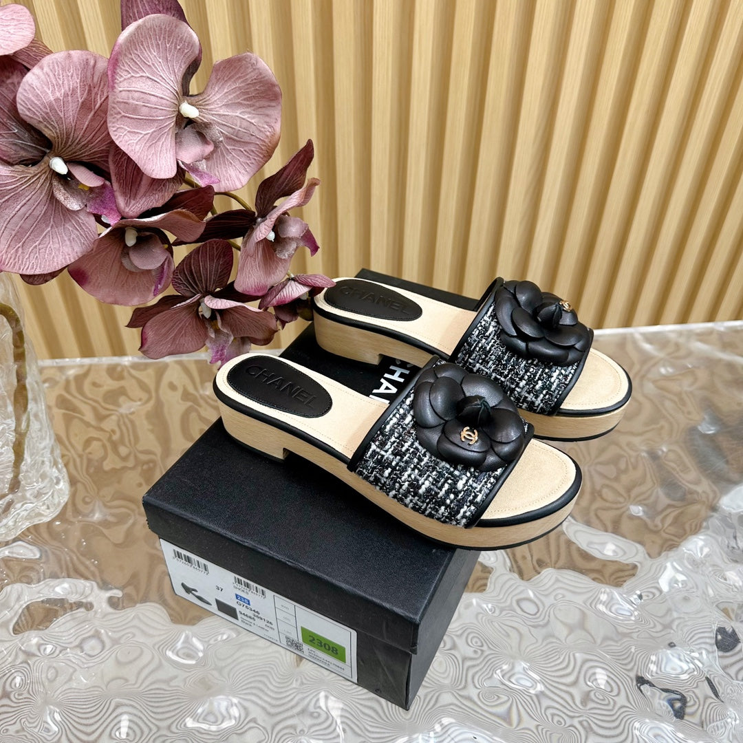CHANEL PLATFORM SLIPPERS WITH FLOWER IN BLACK LAMBSKIN