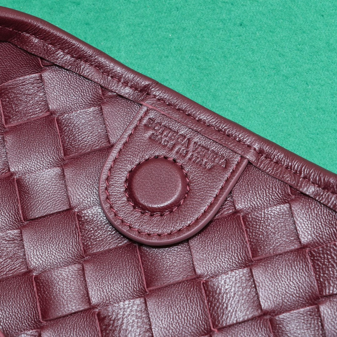 BOTTEGA VENETA SARDINE 33 WITH CHAIN IN BAROLO LAMBSKIN