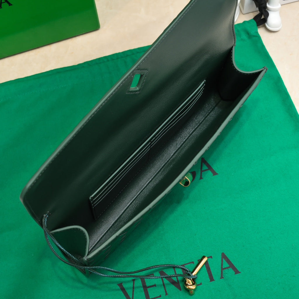 BOTTEGA VENETA Long Clutch Andiamo 31 Dark Green Leather Ghw