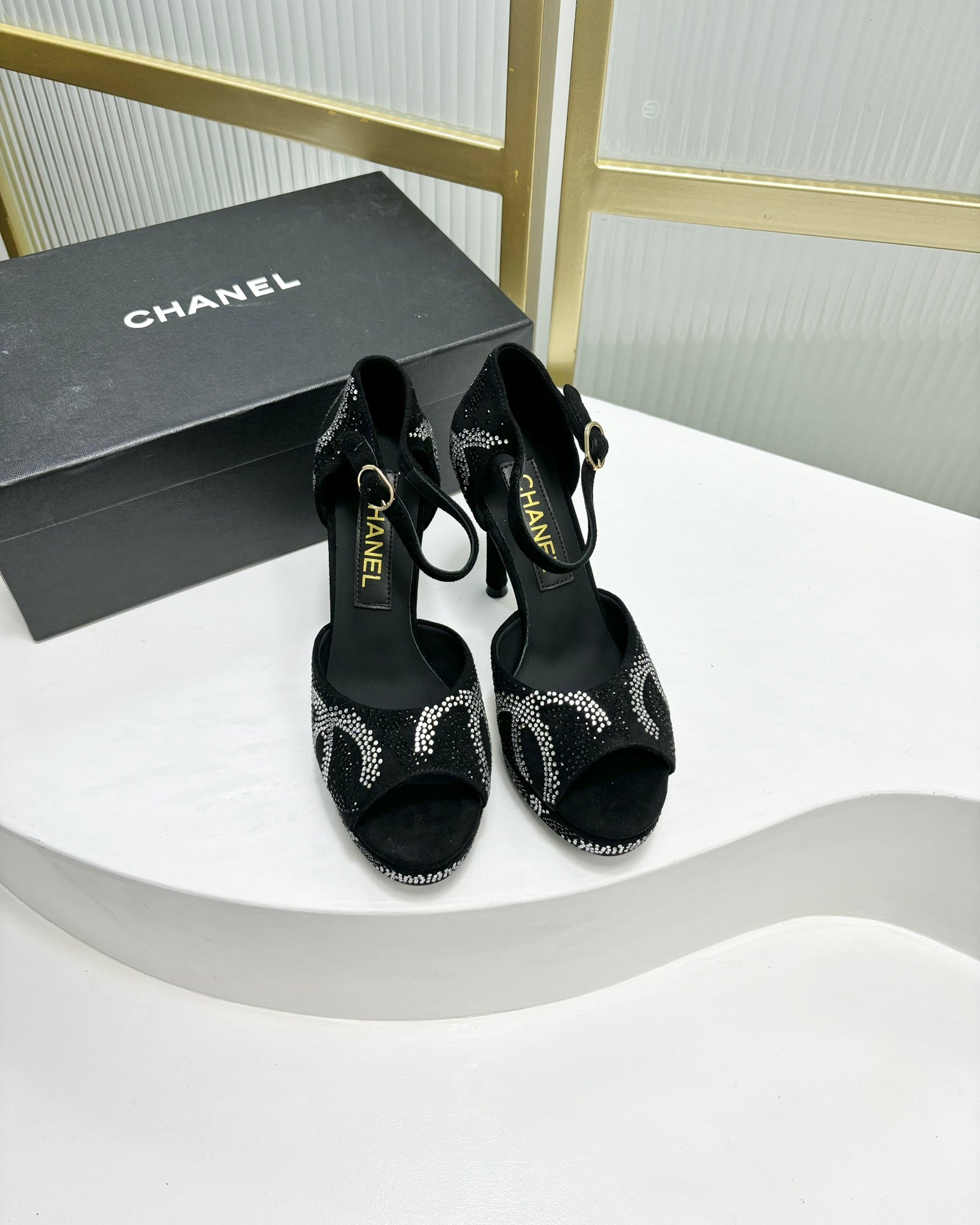 CHANEL HIGH HEELS ONE STRAP IN BLACK GOATSKIN