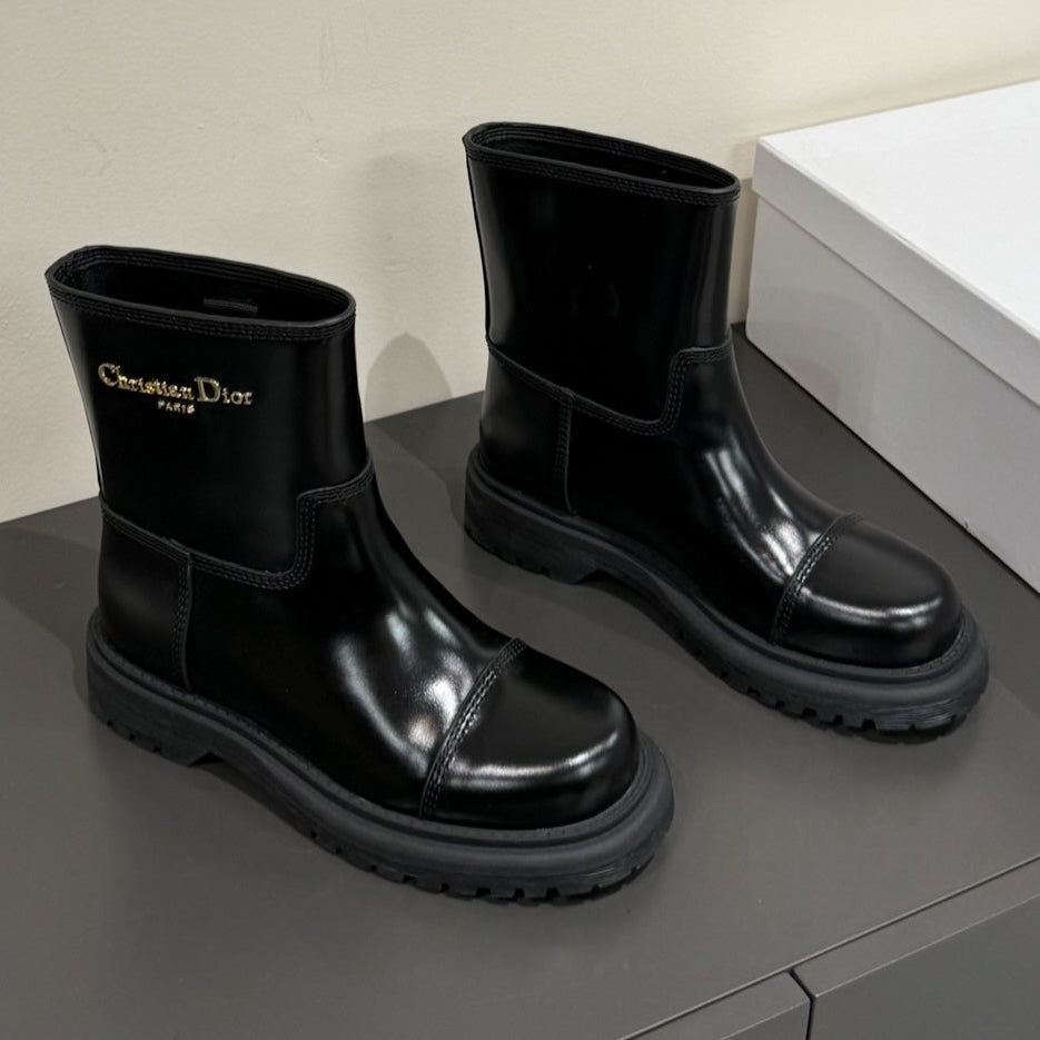 DIOR D-TOWN ANKLE BOOTS IN BLACK PATENT CALFSKIN