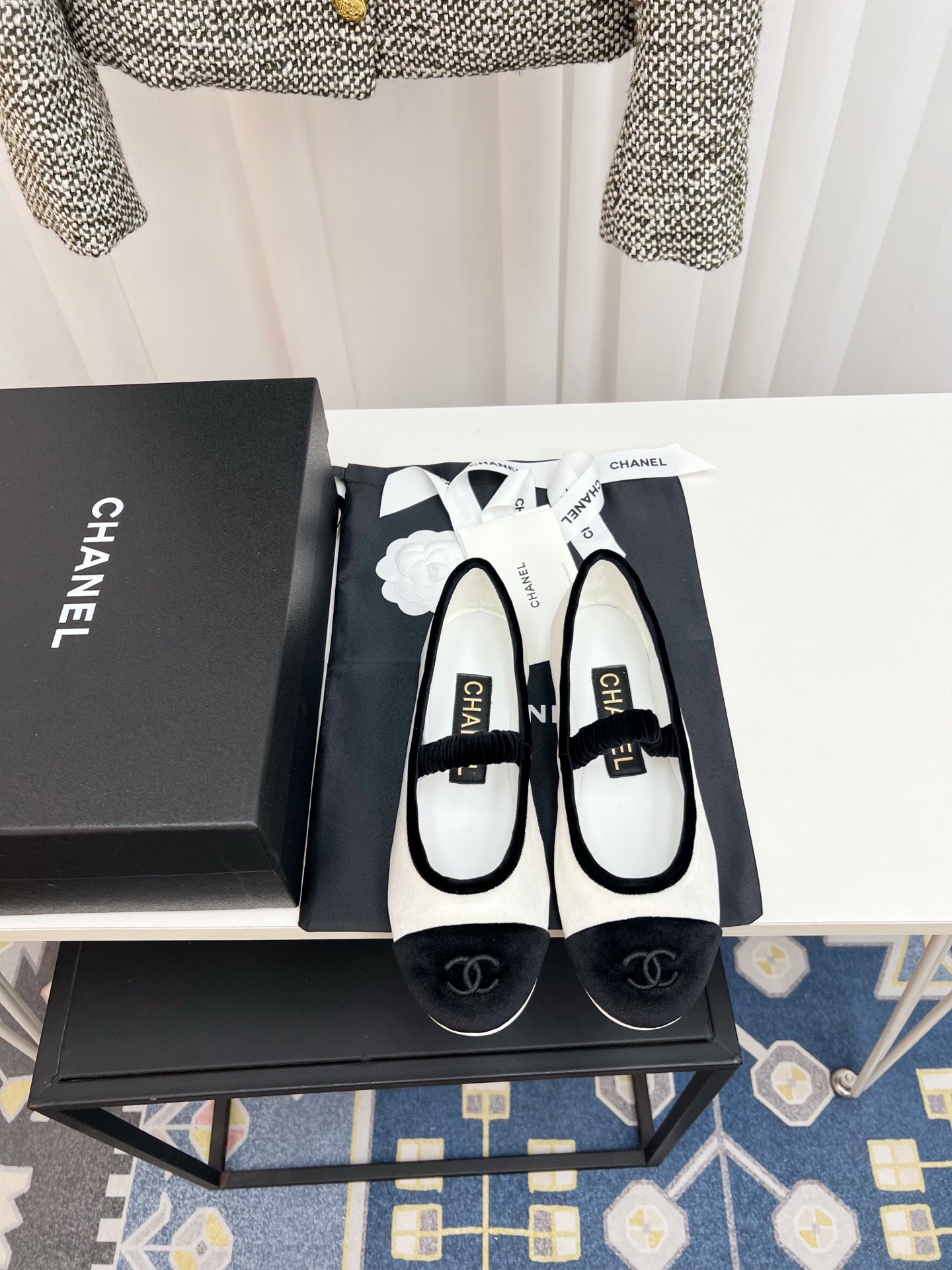 CHANEL MARY JANE FLAT IN WHITE AND BLACK VELVET