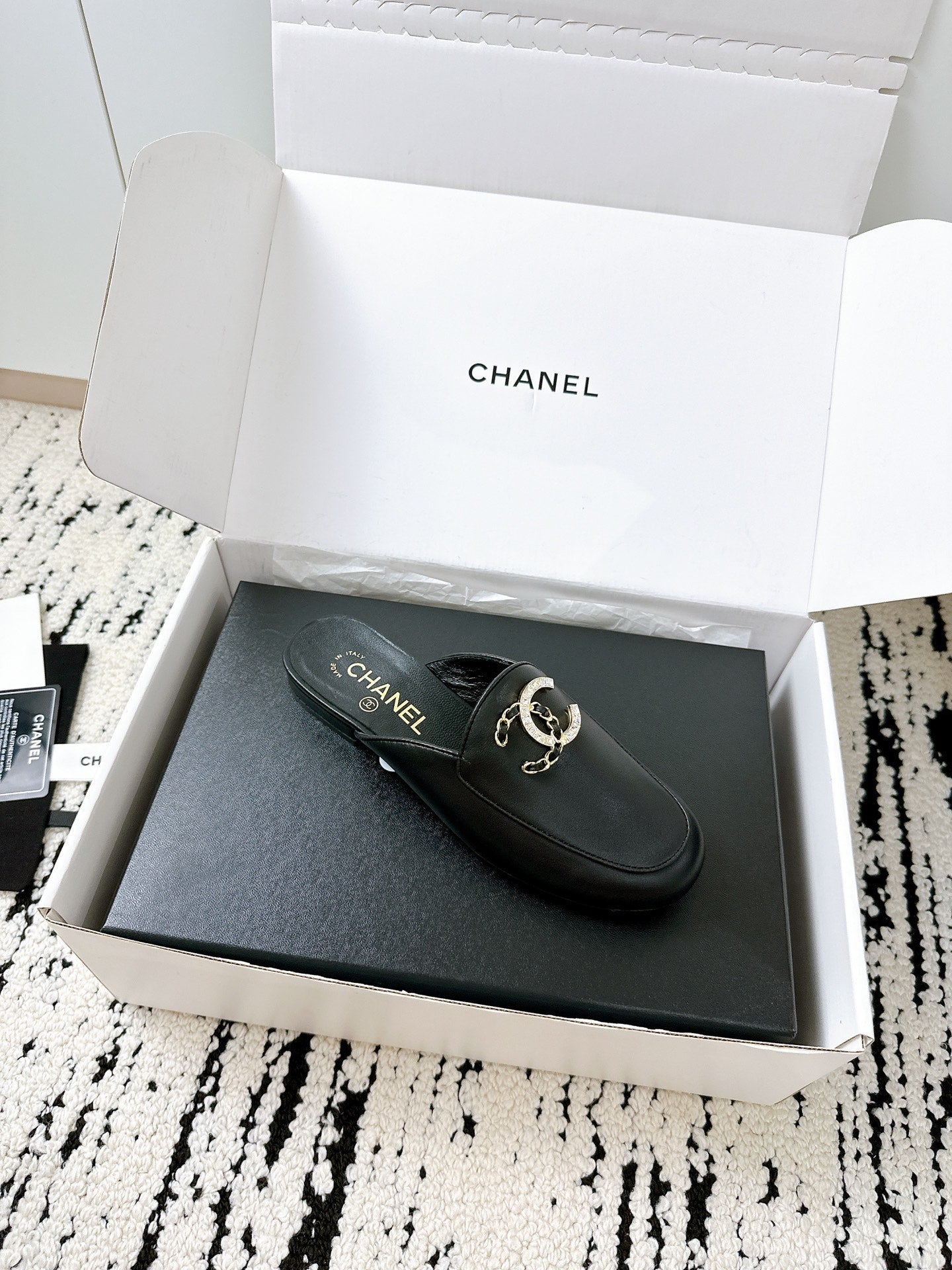 CHANEL FLAT MULE IN BLACK CALFSKIN HARDWARE WITH ROCK MIX CHAIN