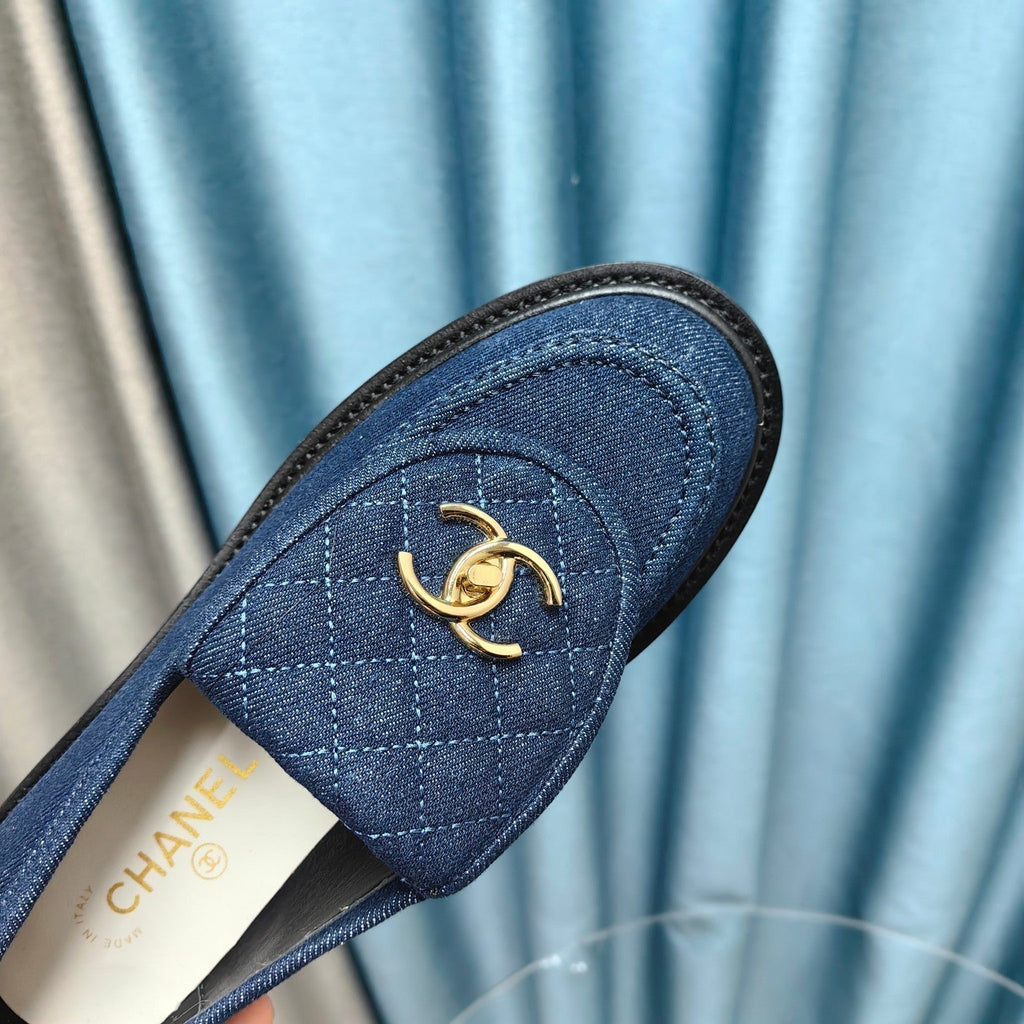 CHANEL MOASINS NAVY BLUE QUILTED LAMBSKIN
