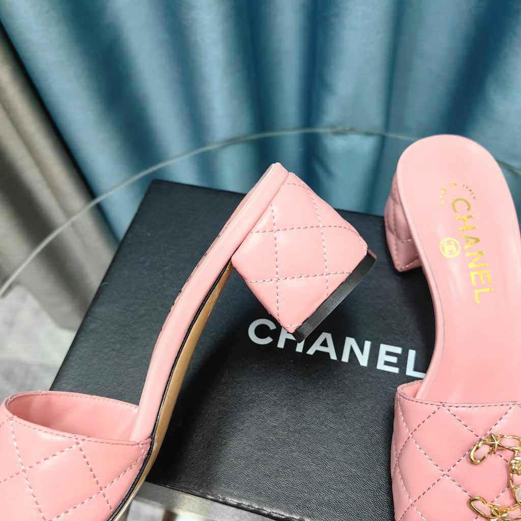 CHANEL MULE SLIDE SANDAL IN LIGHT PINK LAMBSKIN