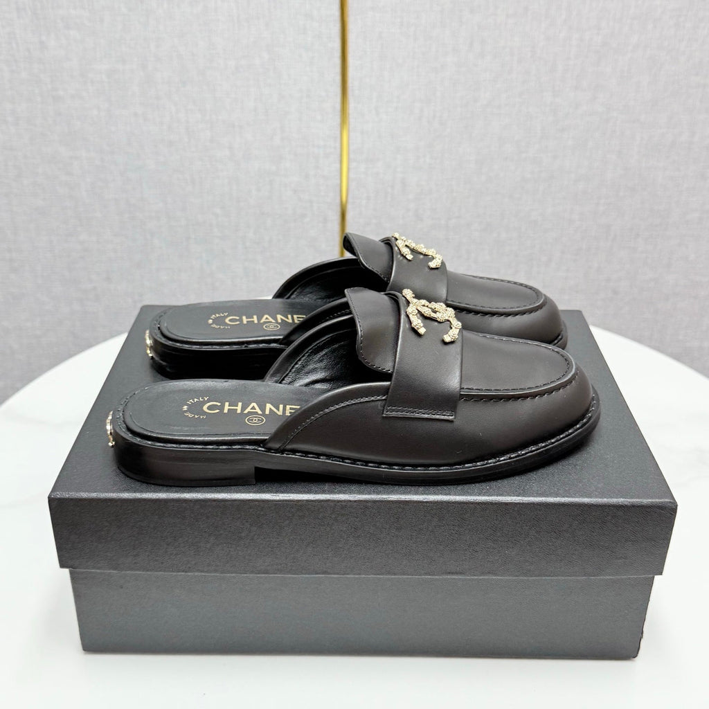 CHANEL FLAT MULE 25S IN BLACK CALFSKIN STYLE 7