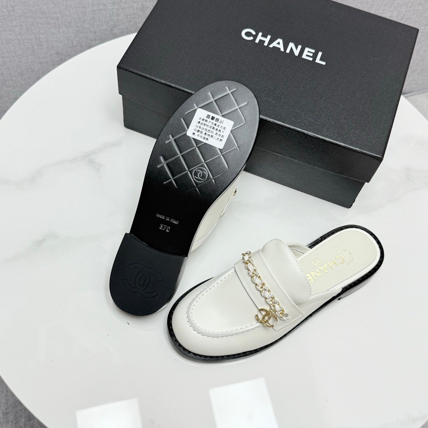 CHANEL FLAT MULE 25S IN WHITE CALFSKIN STYLE 5