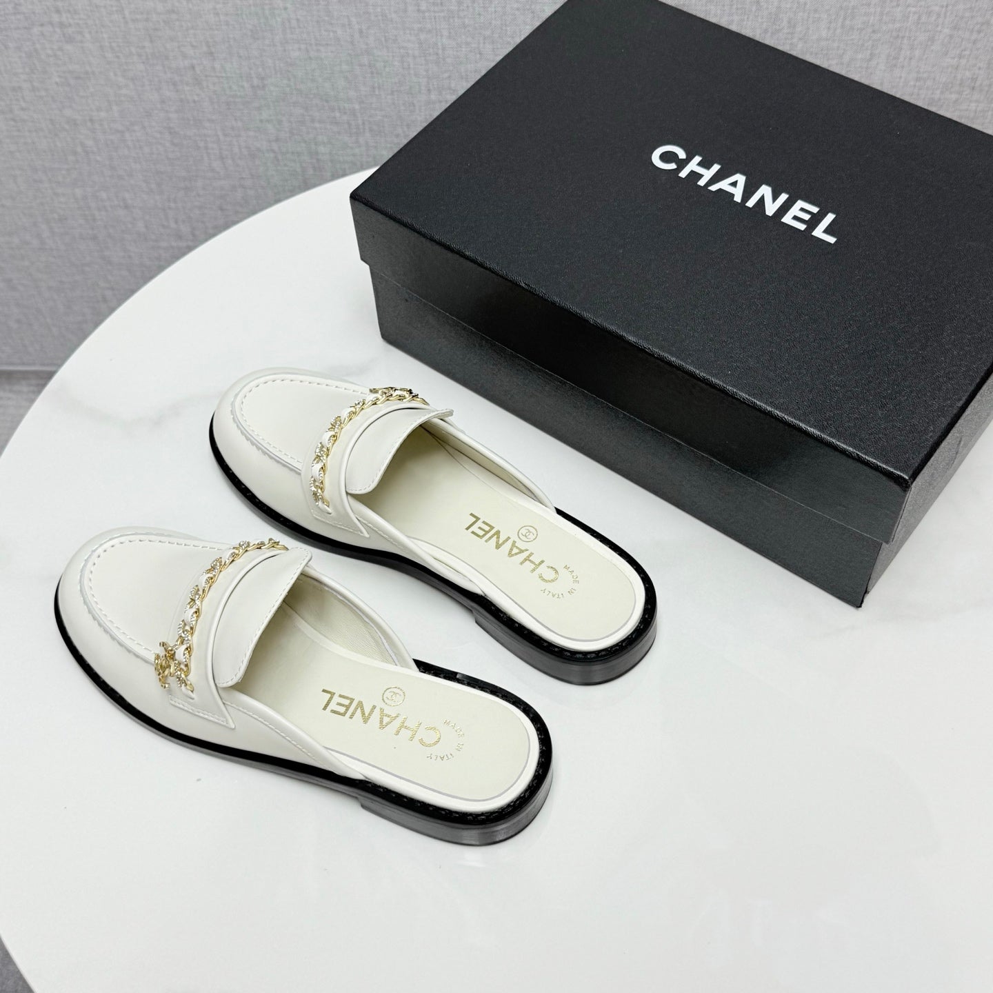 CHANEL FLAT MULE 25S IN WHITE CALFSKIN STYLE 5