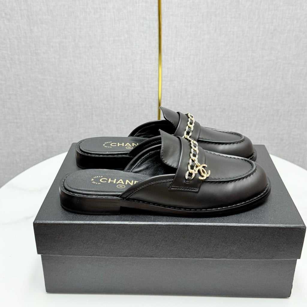 CHANEL FLAT MULE 25S IN BLACK CALFSKIN STYLE 2