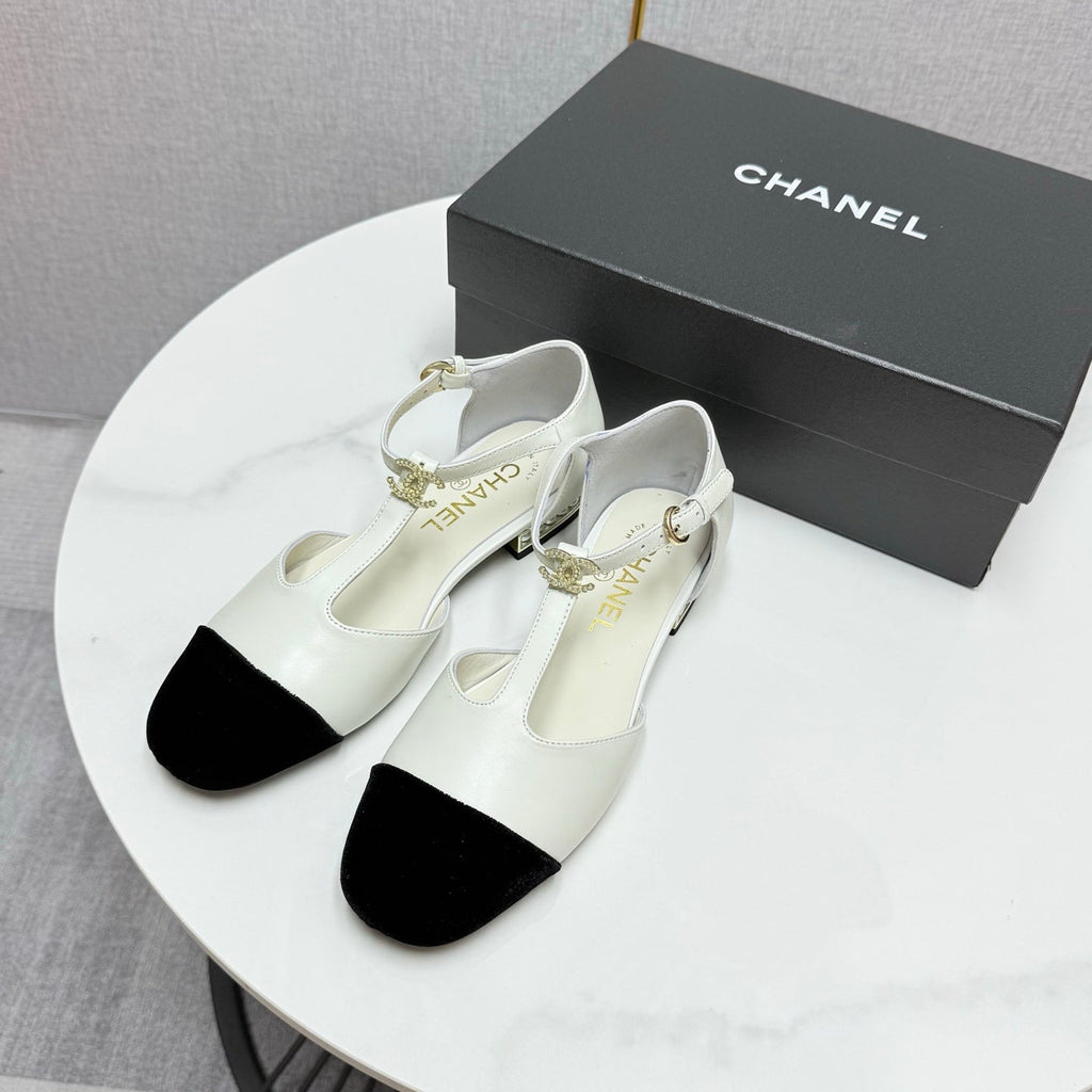CHANEL MARY JANE 25S IN WHITE LAMBSKIN AND BLACK SUEDE WITH PEARL HEEL