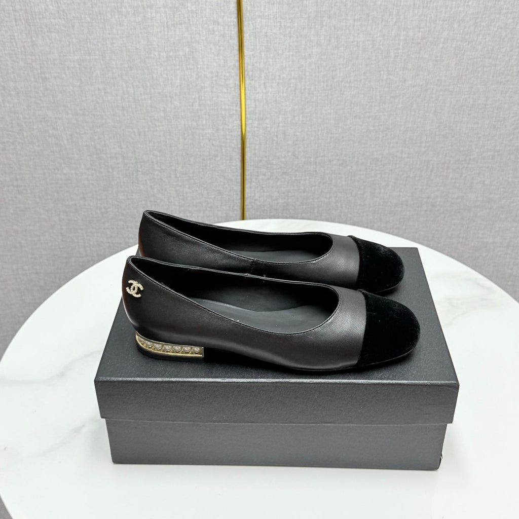 CHANEL BALLET FLATS 25S IN BLACK LAMBSKIN AND SUEDE WITH PEARL HEEL