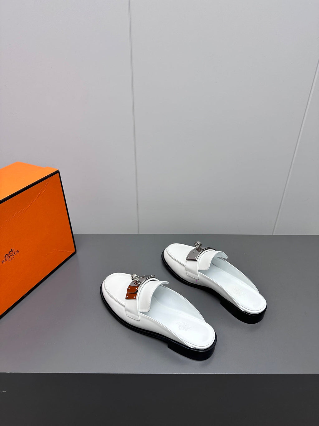 HERMES 0Z MULE IN WHITE LAMBSKIN