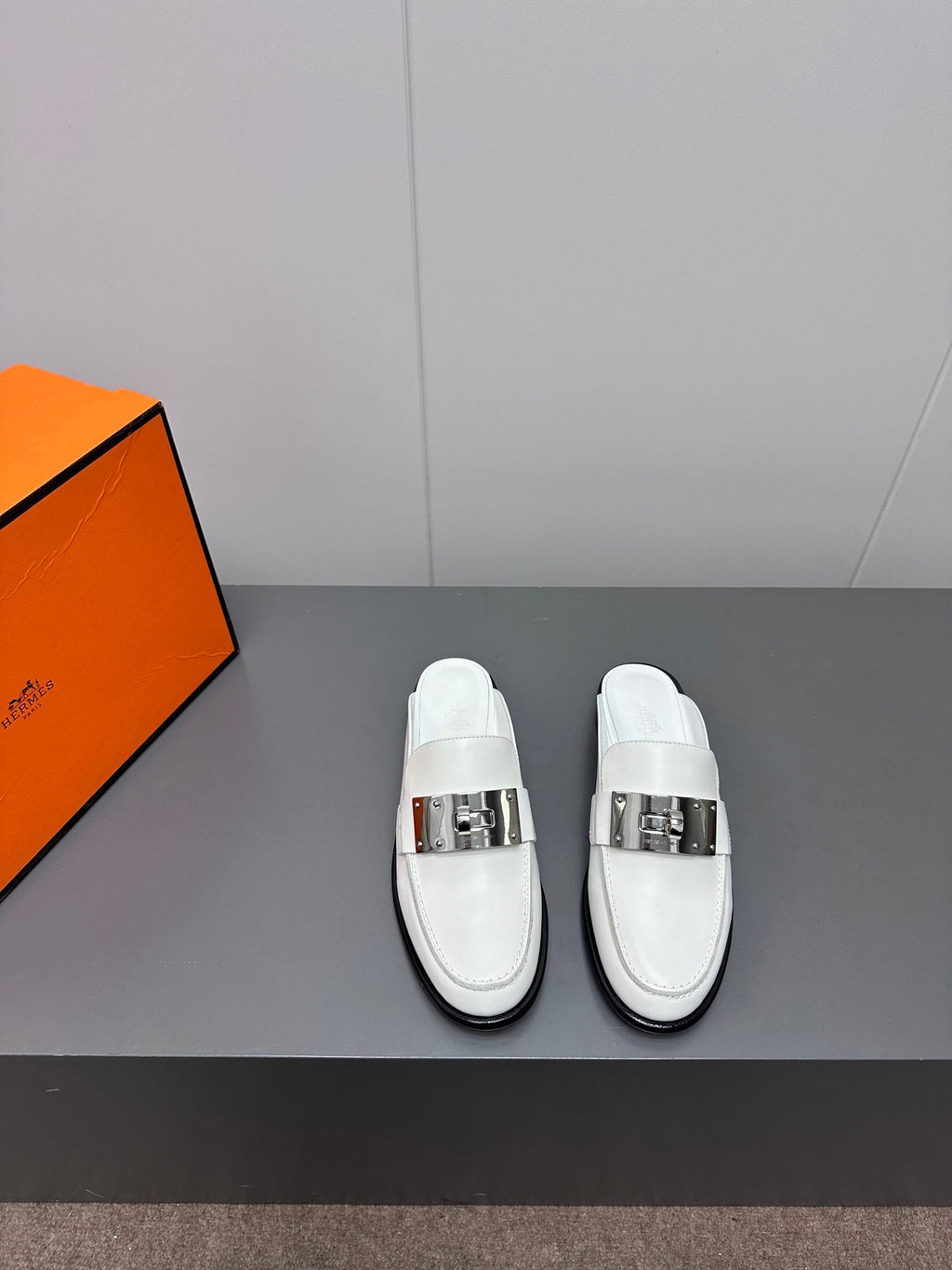 HERMES 0Z MULE IN WHITE LAMBSKIN