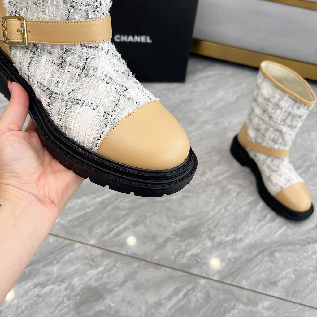 CHANEL 25S MID-CALF BOOTS 45MM IN LIGHT BROWN CALFSKIN AND WHITE TWEED GOLD HARDWARE