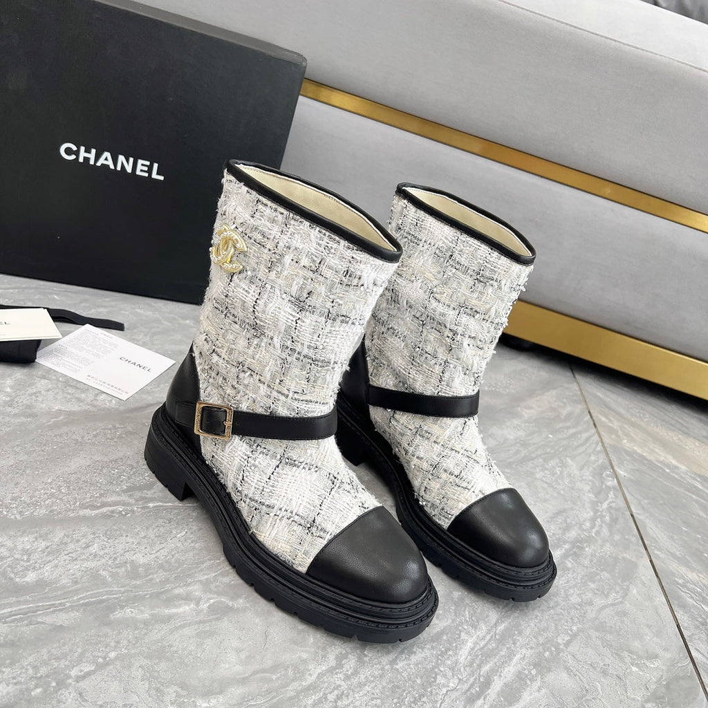 CHANEL 25S MID-CALF BOOTS 45MM IN BLACK CALFSKIN AND WHITE TWEED GOLD HARDWARE