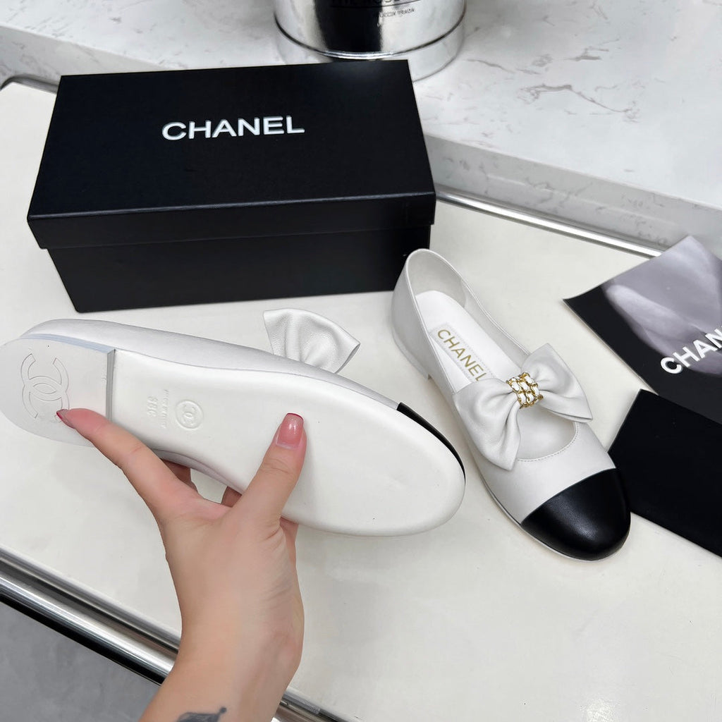CHANEL 25S MARY JANES IN WHITE MIX BLACK CALFSKIN WITH BOW GOLD HARDWARE