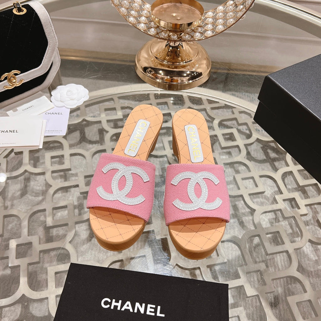 CHANEL WEDGE PLATFORM IN LIGHT PINK LAMBSKIN WITH WHITE LOGO