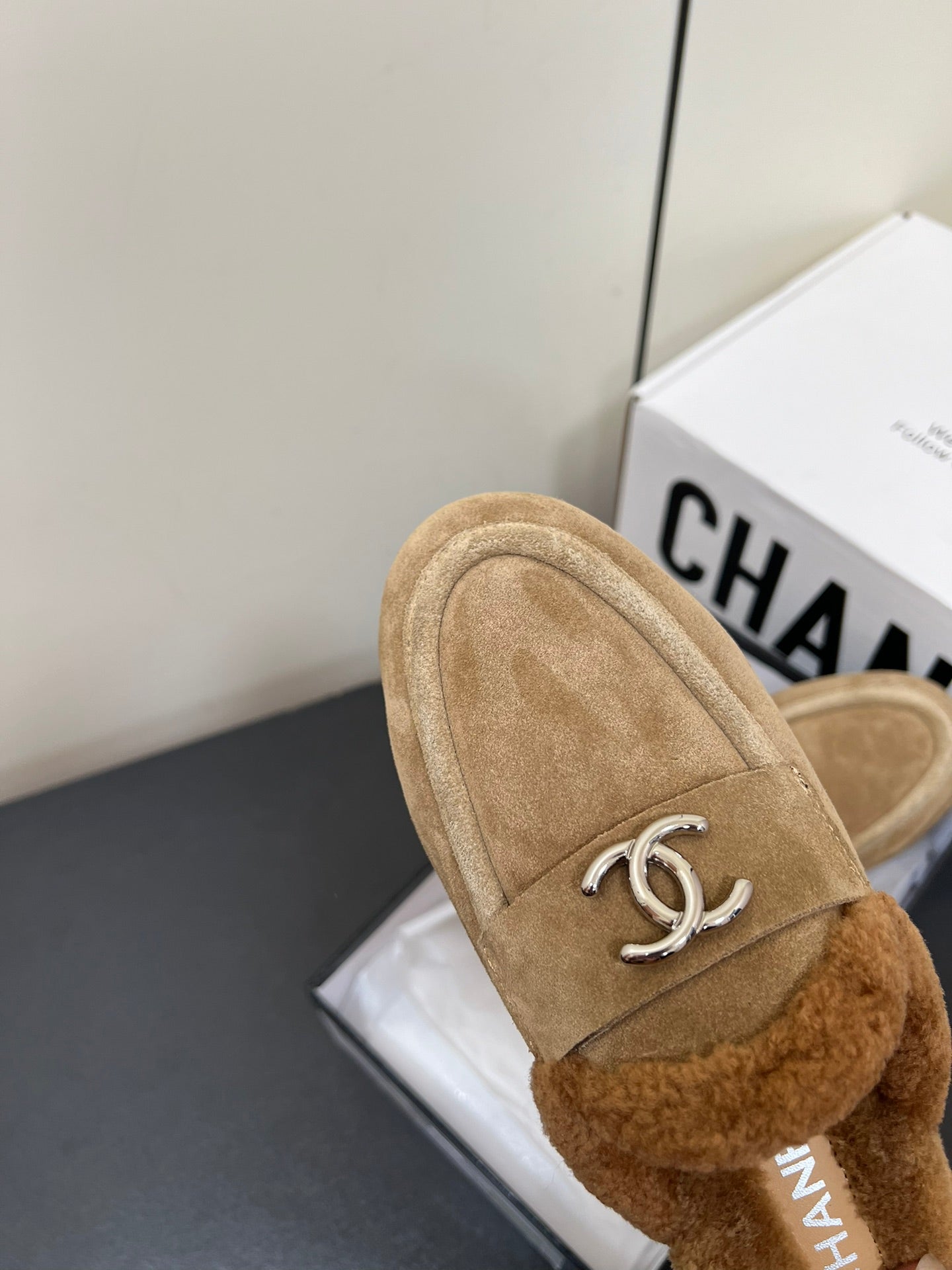 CHANEL LOAFERS MULE IN PEANUT BROWN SUEDE AND FLEECE LINING