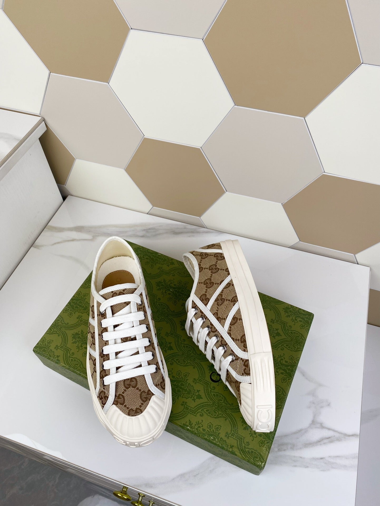 GUCCI JULIO SNEAKER WITH WEB BROWN PATTERNED CANVAS
