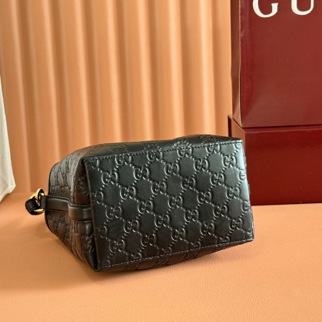 GUCCI 26S HAND BAG 19 IN BLACK CALFSKIN WITH MONOGRAM PATTERN