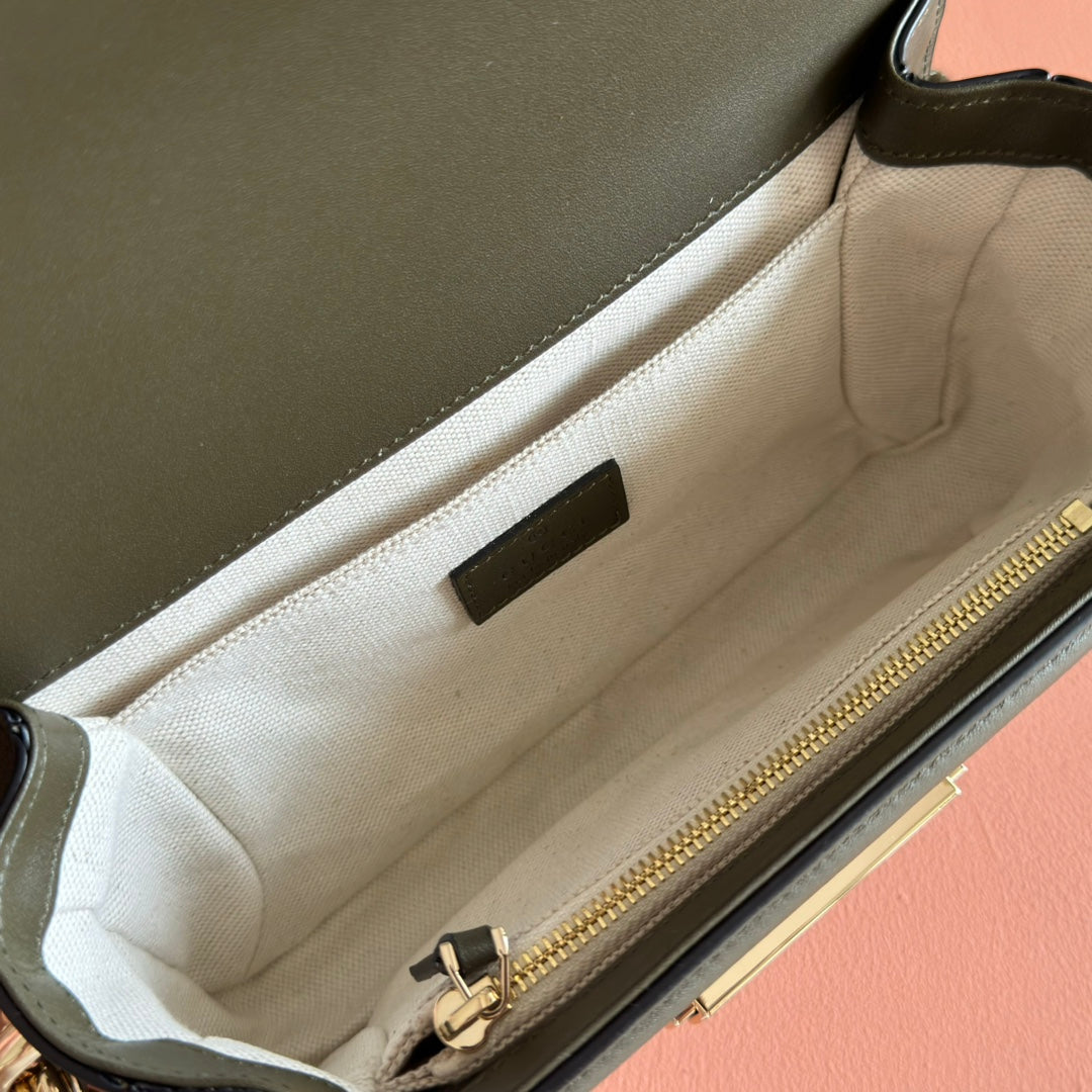 GUCCI 26S SHOULDER BAG 21 IN MOSS GREEN EMBOSSED SUEDE AND CALFSKIN