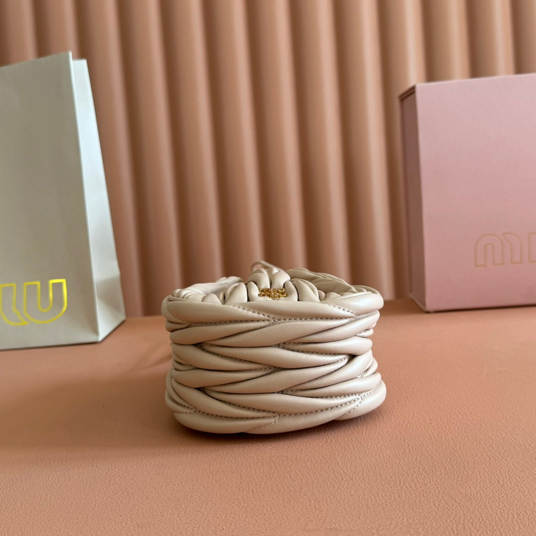 MIUMIU 26S MATELASSE POUCH BAG 16 IN LIGHT BEIGE CALFSKIN GOLD HARDWARE