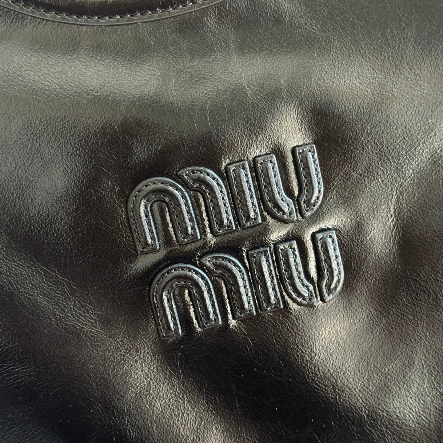 MIUMIU 26S IVY 40 TOTE IN BLACK PATENT CALFSKIN