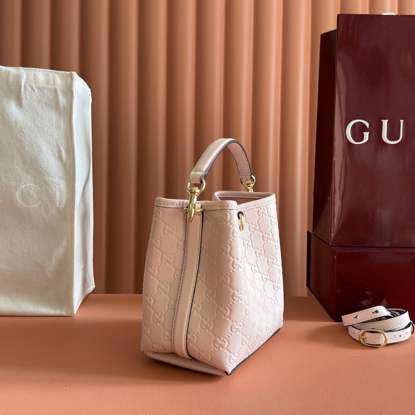 GUCCI 26S HAND BAG 19 IN LIGHT PINK CALFSKIN WITH MONOGRAM PATTERN