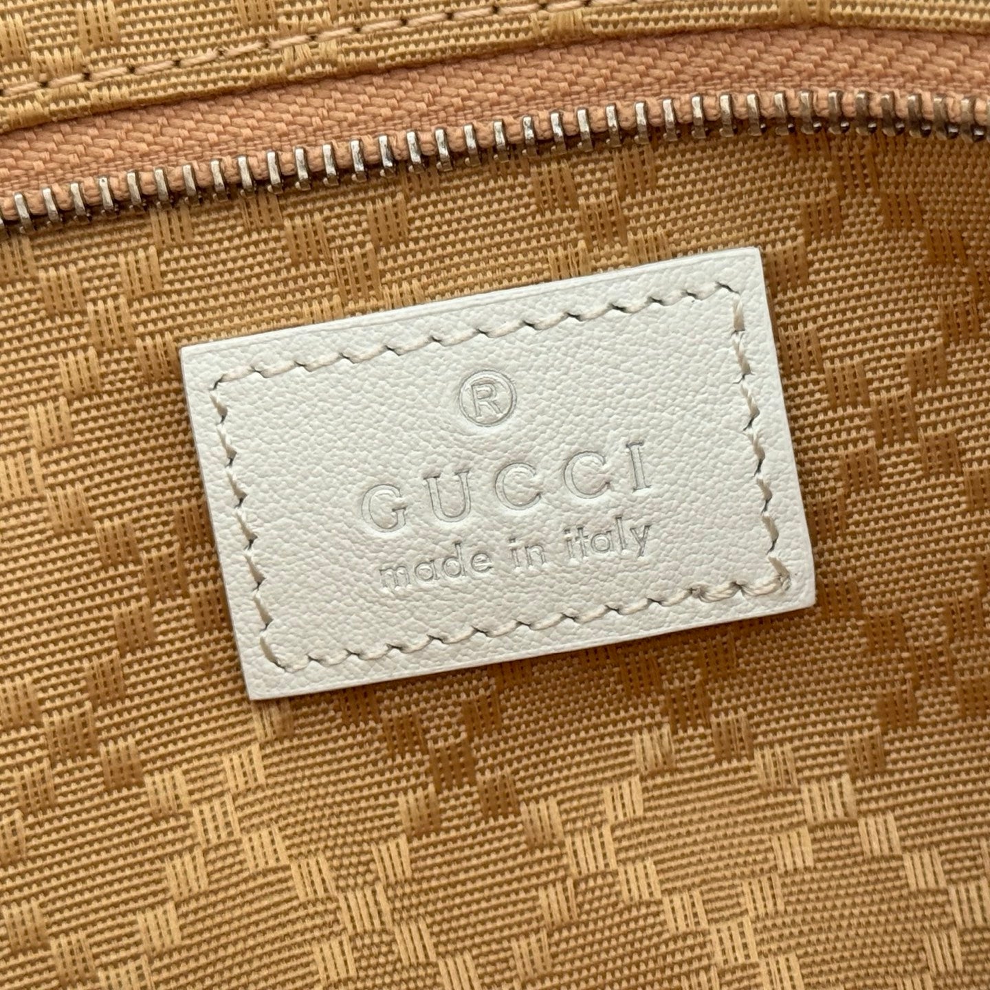 GUCCI 26S LUNETTA SHOULDER BAG 22 IN WHITE CALFSKIN