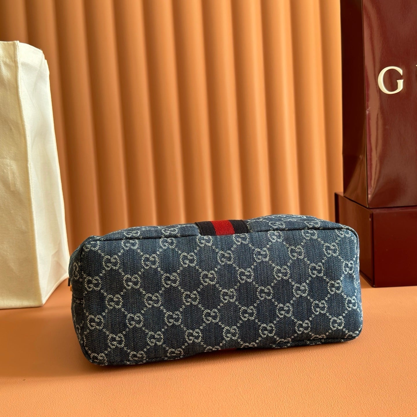 GUCCI 26S GIGLIO TOP HANDLE BAG 27 IN BLUE AND WHITE DENIM