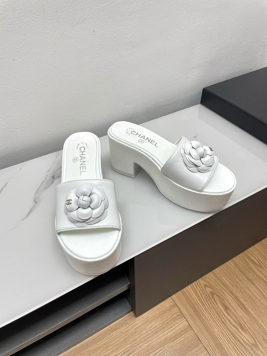 CHANEL WEDGE PLATFORM WHITE LAMBSKIN WITH FLOWER