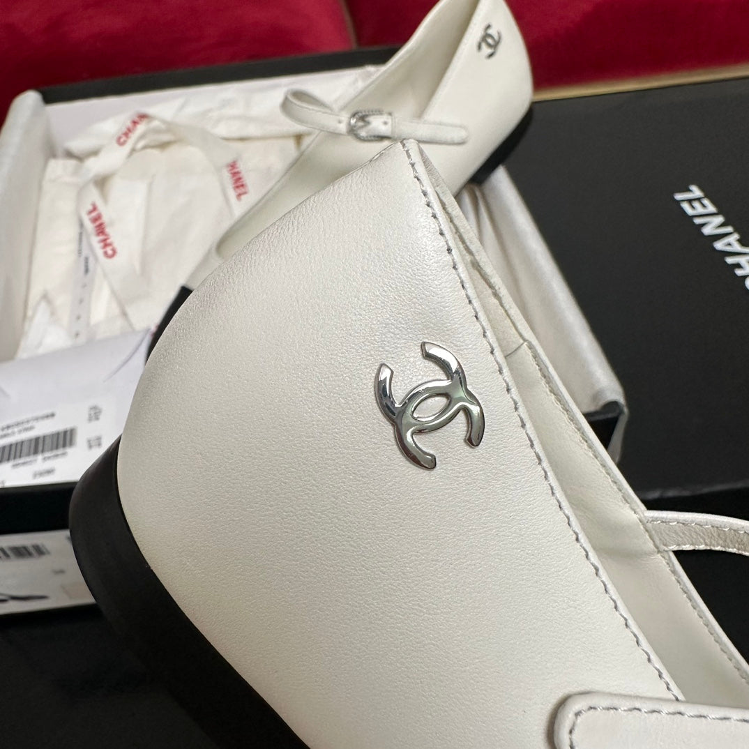 CHANEL MARY JANE SHOES IN WHITE CALFSKIN AND BLACK SATIN